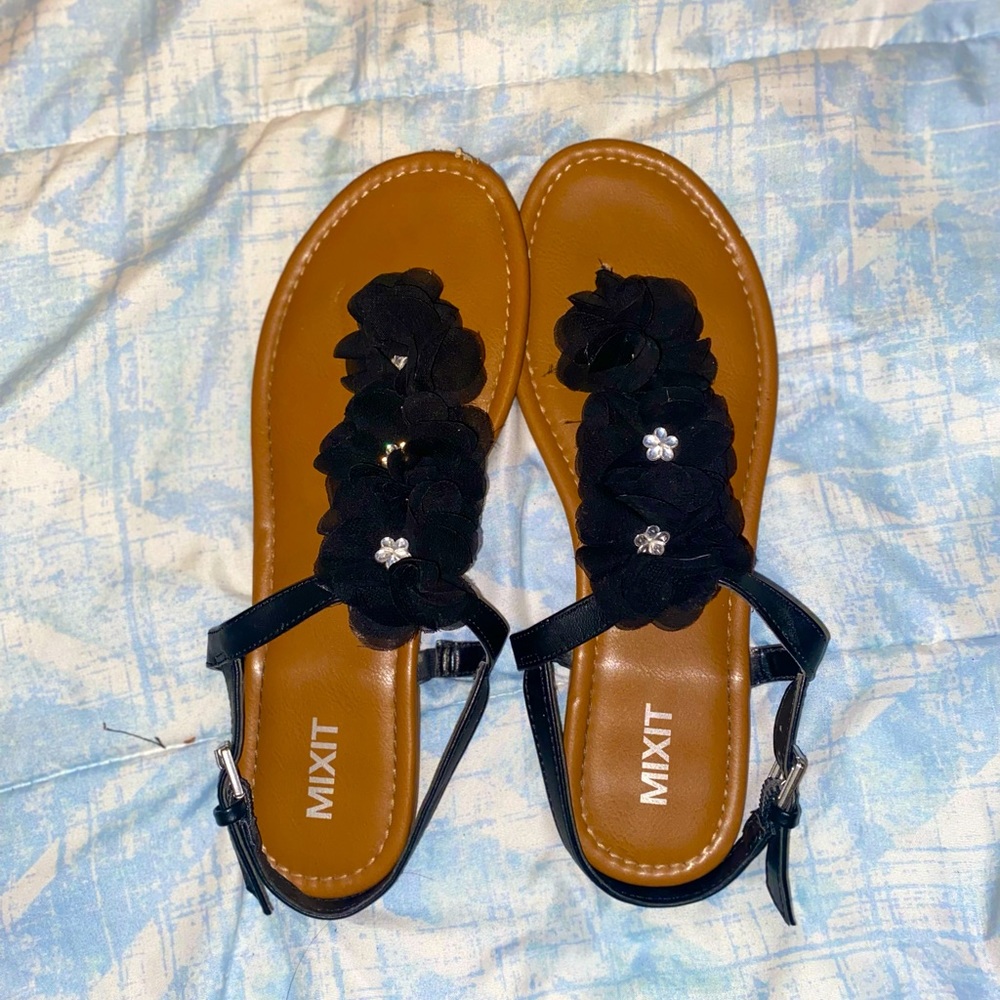 MÍXIT Sandals  black flowers size 8 in used conditions